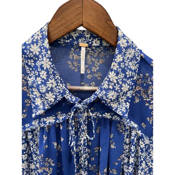 Free People Blue Floral Bell Sleeve Blouse - Size S/P Petite - Picture 4 of 6